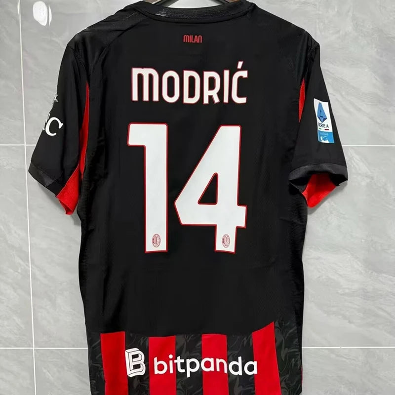 עונת 2025-2026 חולצת משחקי הבית בעיצוב חדש  AC MILAN חולצות של שחקני
